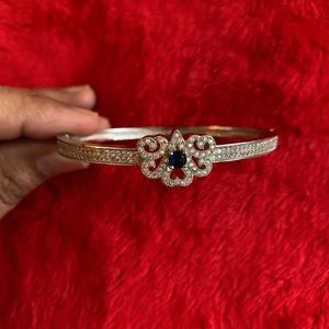 Pure silver bracelet with zircon and blue stone